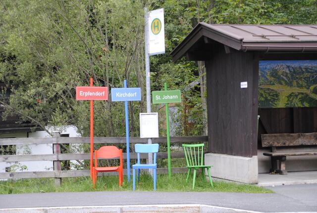 Mitfahrstühle an Haltestelle in Gasteig. | Foto: Eberharter