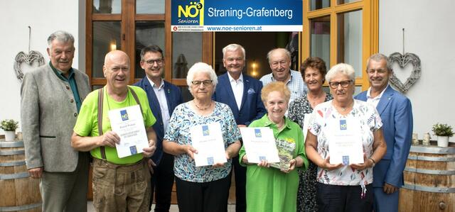 1.Reihe: Rudolf Prokop, Josefine Schratt, Obfrau Elisabeth Prokop, Veronika Steurer;
2.Reihe: BO Rudolf Weiser, LAbg. Franz Linsbauer, LO Herbert Nowohradsky, August Tauber, GR Maria Weber, Bgm. Andreas Fleischl. | Foto: Senioren/Prokop