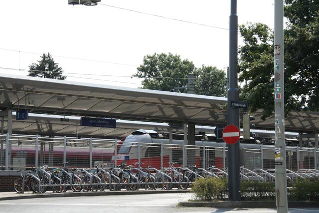 Die Fahrradabstellanlagen beim Bahnhof Meidling sind meist voll ausgelastet. | Foto: Gressenbauer