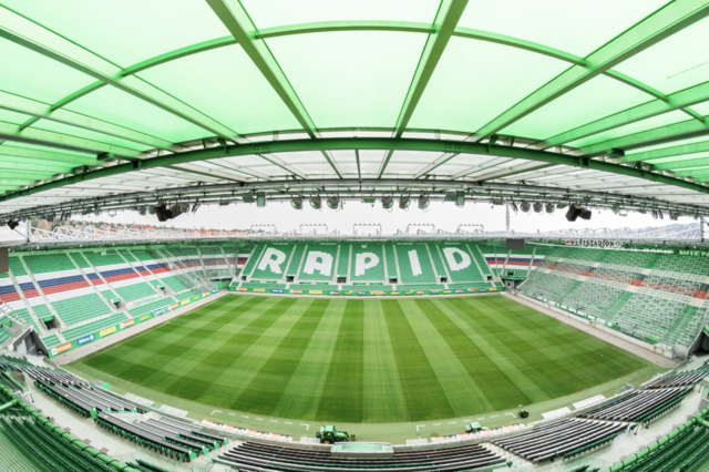 Mehrere Hundert Polizistinnen und Polizisten sind qm Donnerstag im Einsatz, um einen sicheren Ablauf des Fußballspieles zu gewährleisten.  | Foto: Rapid