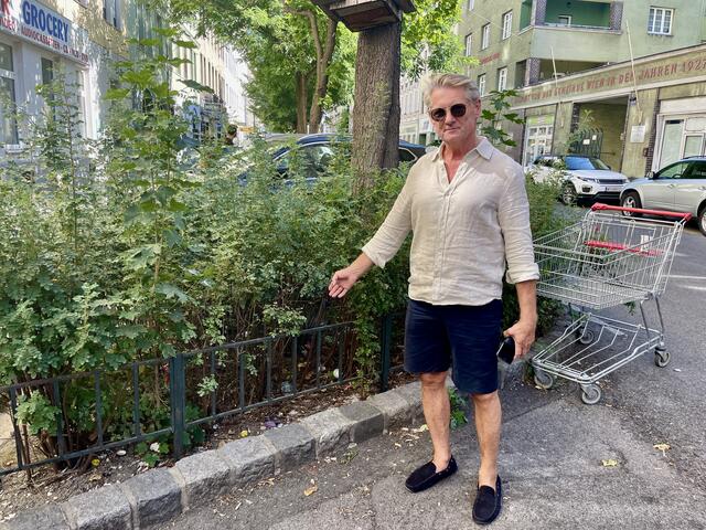 Günter Kratschmar, ein Bewohner der Brigittenau, möchte sauberere Straßen im Grätzl und hat hierfür auch eine Idee. | Foto: Marlene Graupner/MeinBezirk