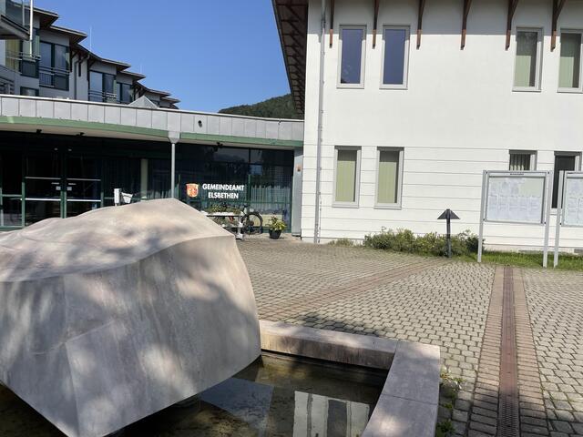 Das Gemeindeamt liegt direkt neben dem Seniorenwohnhaus. | Foto: Emanuel Hasenauer