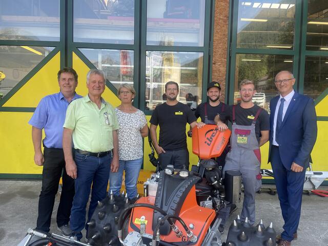 Bgm. Josef Knabl, Konrad Staggl samt Gattin und Söhnen mit LH Toni Mattle. (v.l.) | Foto: Perktold