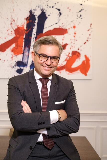 Nach zähen Verhandlungen konnte sich die türkis-grüne Koalition auf einen neuen EU-Kommissar einigen. Der bisherige Finanzminister Magnus Brunner wird die Nachfolge von Johannes Hahn (beide ÖVP) antreten.  | Foto: Roland Ferrigato