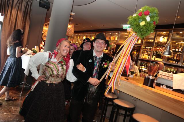 Spätestens beim Einzug der Bauern-Gman gab es beim DRAUSTÄDTER-Kirchtag kein Halten mehr. | Foto: Dietmar Wajand