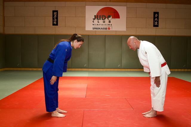 Verbeugung vor dem Mentor und Trainer Adi Zeltner. | Foto: Santrucek
