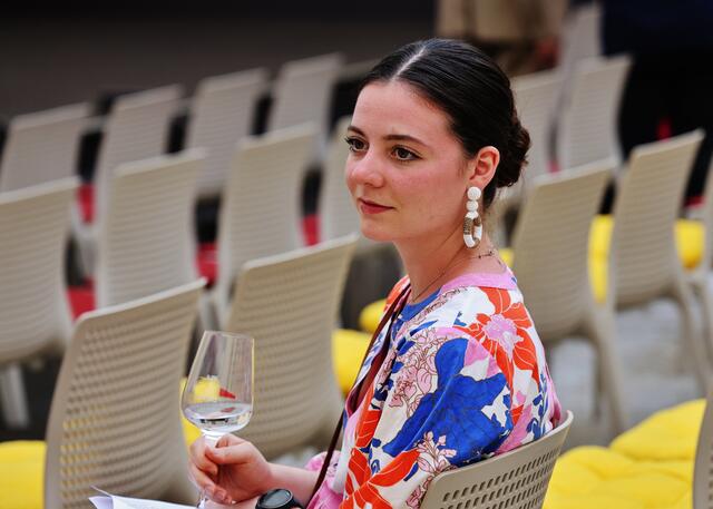 Stilsicher im Sommerkleid bei den Gollinger Festspielen  | Foto: Maria Tiefenbacher-Schöndorfer, 2023