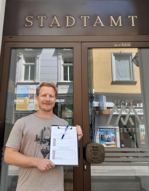 KPÖ: Michael Maderthaner ist im Bezirk unterwegs. | Foto: Maderthaner