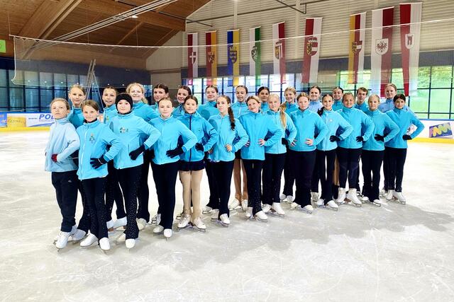 Eislaufen im Sommer? Ja, das geht, finden die jungen Athletinnen und Athleten des ESV Eisenstadt.  | Foto: ESV Eisenstadt 