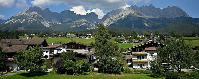 Moderator David Steiner ist mit der Radio Tirol Sommerfrische für Sie vom 12. – 16. August im Bezirk Kitzbühel unterwegs. Vom Salvenaland bis hin zum Kitzbüheler Horn. | Foto: APA/Helmut Fohringer