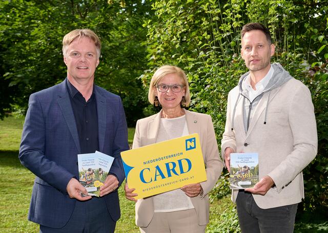 Michael Duscher (Geschäftsführer NÖ Werbung), Landeshauptfrau Johanna Mikl-Leitner, Klemens Wögerer (Geschäftsführer NÖ Card) (v.l.) | Foto:  NKL Pfeiffer