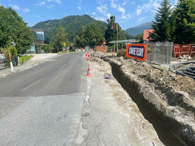 Die Arbeiten neben der Straße haben bereits begonnen. | Foto: Land Stmk