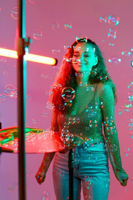 Neiyla präsentiert ihre neue Single „Bubble“ und wird am 16. August beim Kronefest in Linz auftreten. | Foto: Fabian Zebenholzer
