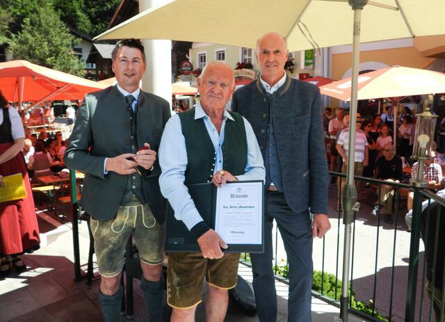 v. l.: Vizebürgermeister Johann Ganschitter, Walter Mooslechner und Bürgermeister Hans Ganitzer | Foto: Marktgemeinde Großarl