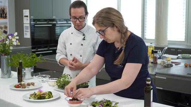 Sabine Chmelar und Philipp Buttinger im Kitchen Lab der FH St. Pölten | Foto: FH St. Pölten / Christoph Böhm