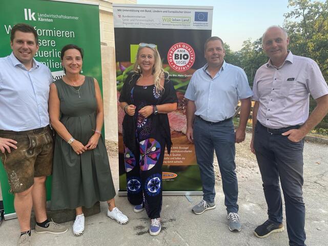 Am Foto: Alois Weiß (Kärntner Fleisch/Bereichsleiter Finanzwesen), Margarete Stingl, Doris Kremser (beide RegionalMedien Kärnten/MeinBezirk), Josef Fradler (Obmann Kärntner Fleisch) und Bernhard Dolzer (Bereichsleiter Fleischhandel/Kärntner Fleisch) | Foto: MeinBezirk.at