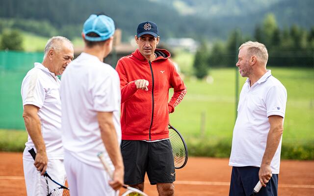 Schon in Coaching-Laune: Philipp Oswald. | Foto: Alex Scheuber