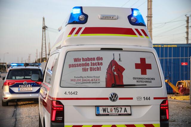 Schwerer Unfall mit ICE befürchtet: Person auf den Gleisen in Marchtrenk löste Großeinsatz aus. | Foto: laumat.at