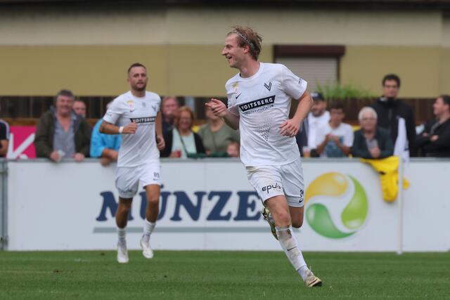 Dominik Kirnbauer jubelte nach 30 Minuten und ließ sich feiern. | Foto: GEPA-Pictures