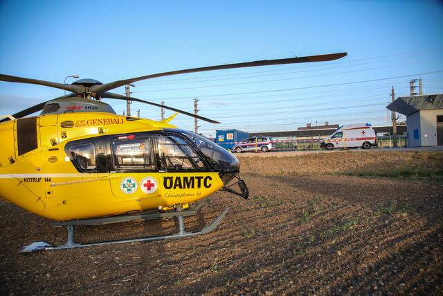 Schwerer Unfall mit ICE befürchtet: Person auf den Gleisen in Marchtrenk löste Großeinsatz aus. | Foto: laumat.at
