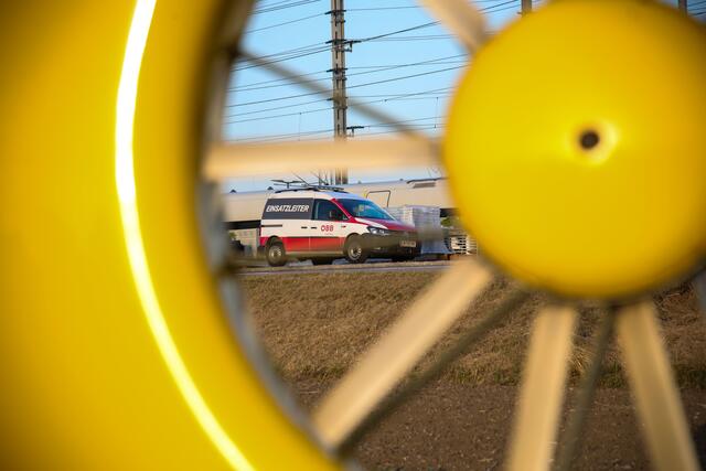 Schwerer Unfall mit ICE befürchtet: Person auf den Gleisen in Marchtrenk löste Großeinsatz aus. | Foto: laumat.at