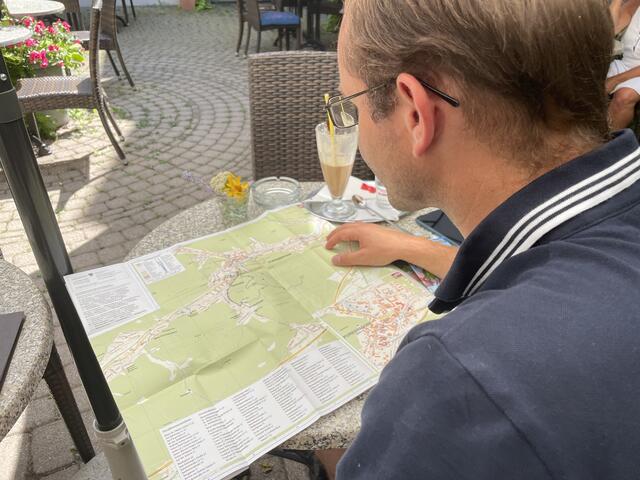 Schon eine Karte der eigenen Ortschaft reicht, um ein Mikroabenteuer zu starten.  | Foto: Nina Taurok