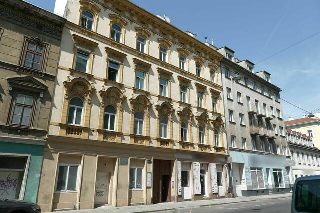 In diesem Mehrparteienhaus in Meidling wurde am Donnerstag der Leichnam einer 29-Jährigen entdeckt. Nun klickten die Handschellen. | Foto: Maximilian Spitzauer/MeinBezirk