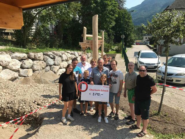 Franz Grabner bat bei seinem Geburtstag die Gäste, statt einem Geschenk um eine Spende für die Lebenshilfe-Werkstätte Bad Ischl und ergab nun eine großzügige Spende.