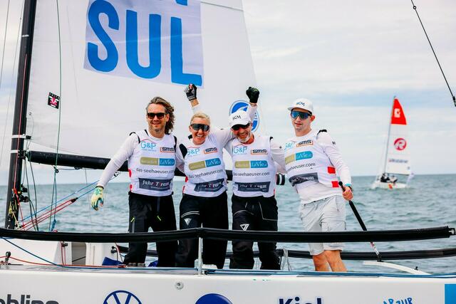 Das Salzburger Segelteam bestehend aus Steuermann Stefan Scharnagl, Lisa-Maria Bonomo, Roland Leimgruber und Christian Müller. | Foto: Sailing Champions League/Sailing Energy