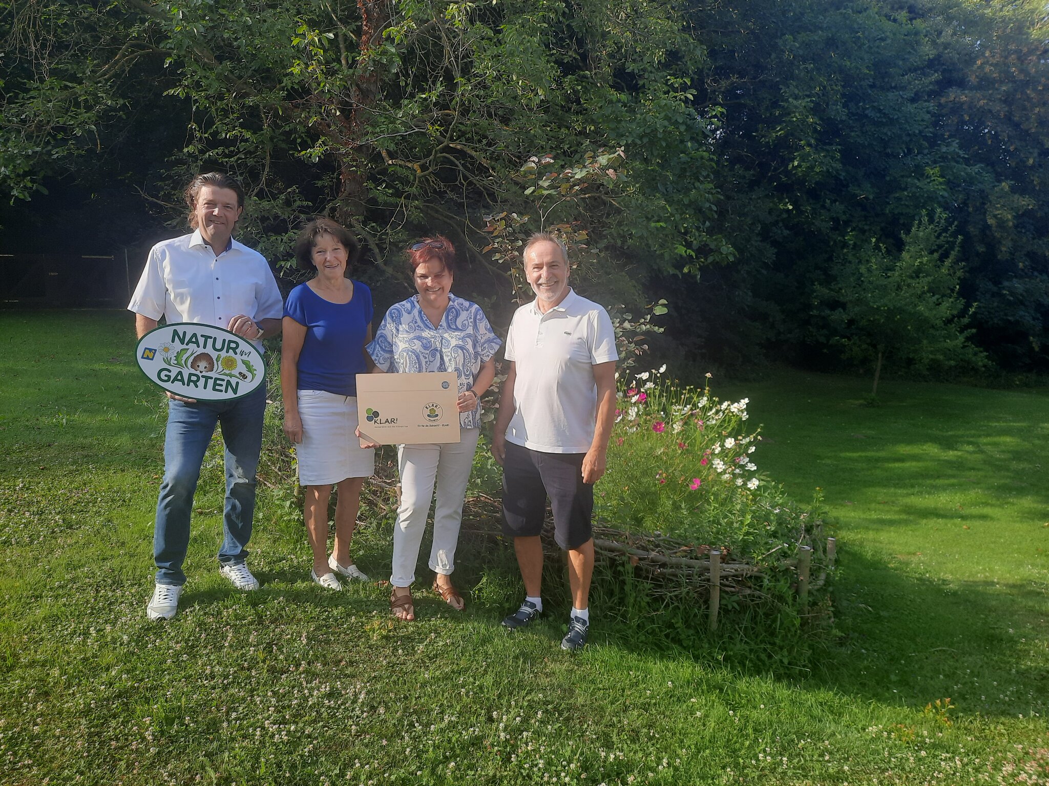 Vorbildlich Pfarrgarten Großrußbach erhält "Natur im Garten" Plakette