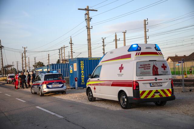 Schwerer Unfall mit ICE befürchtet: Person auf den Gleisen in Marchtrenk löste Großeinsatz aus. | Foto: laumat.at