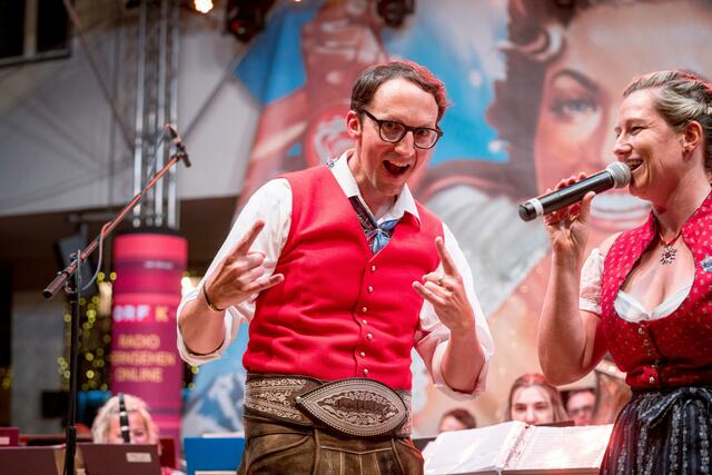 Er gibt den Ton an: Kapellmeister Benedikt Plößnig. 