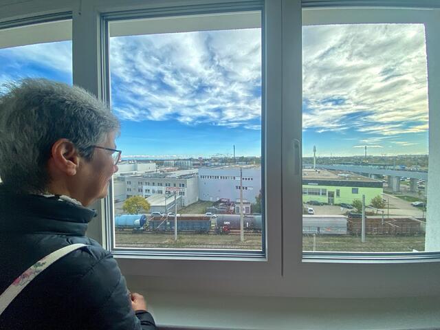 Zum Gewerbepark Stadlau kommt Yvette Bajor, Anwohnerin des Marlene-Haushofer-Wegs, nur über Umwege. | Foto: Heidi Sequenz