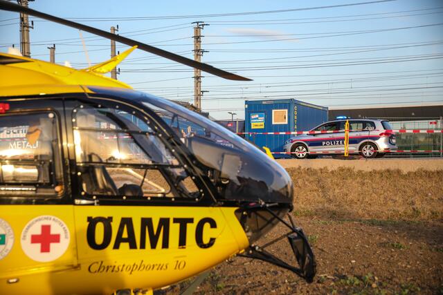 Schwerer Unfall mit ICE befürchtet: Person auf den Gleisen in Marchtrenk löste Großeinsatz aus. | Foto: laumat.at