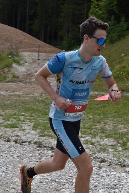 Thomas Eckhoff (SV Raiba Stubai) schaffte den Sieg im Hauptlauf über 21,8 km in nur 1:30:02 Stunde.