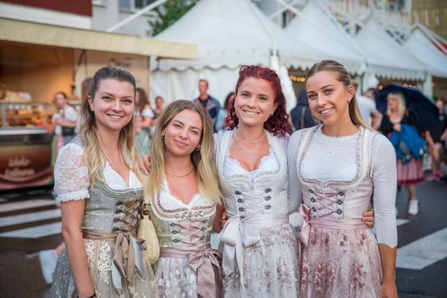 Nach der kurzen Regenpause strömten wieder Massen an Kirchtagsfans in die Villacher Innenstadt.