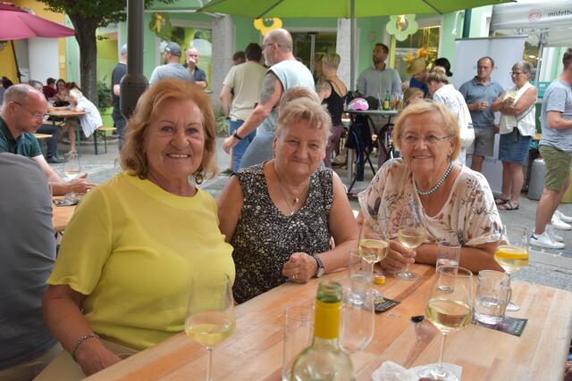 Elfriede Schatz (Mitte) feierte ihren 83. Geburtstag
