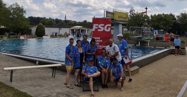 Annika Blutsch mit Team &amp; Vizebürgermeister Mag. Gerhard Riegler. 