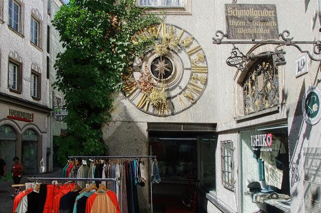 Wanduhr bei Juwelier