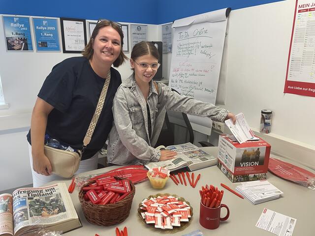 Karina Wagner und Tochter Theresa aus Stinatz beteiligten sich fleißig am MeinBezirk-Schätzspiel. | Foto: Martin Wurglits