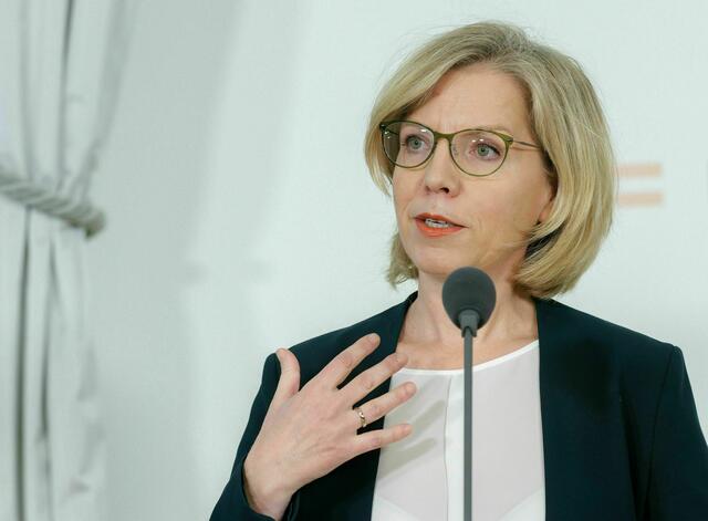 Leonore Gewessler, Ministerin für Umwelt und Klimaschutz (Grüne), erklärt, bezeichnet das KI-Tool als "Game-Changer" für Umwelt- und Klimaschutz. | Foto: Wenzel/BKA