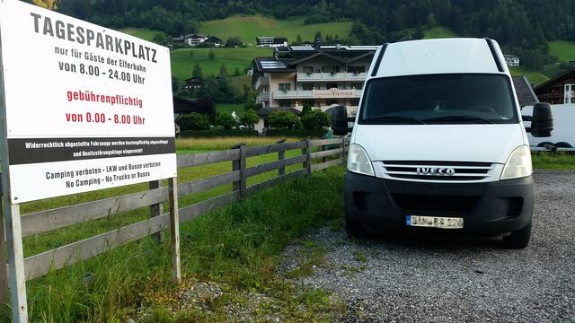 Hinweis- und Verbotsschilder zeigen wenig Wirkung. | Foto: Tiroler Bergwacht - Einsatzstelle Stubai