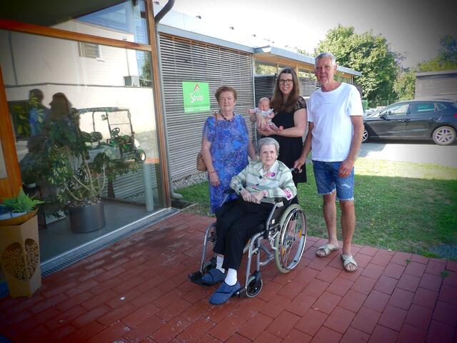 Von links Heidi Peischl, Maria Reichl, Fabio Peischl, Laura Peischl und Ewald Peischl. | Foto: Peter Sattler