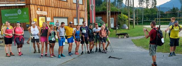 Noch schnell ein Teamfoto und ab geht es über Minimum 27,5 Grenzlandkilometer. | Foto: ÖAV Obergailtal/KK