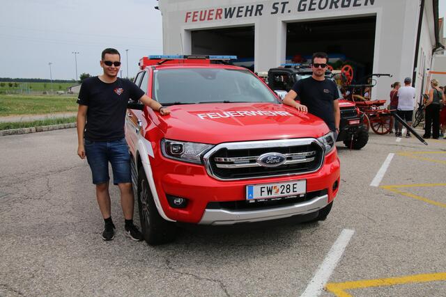 Sebastian und David informierten die interessierten Besucher.  | Foto: Eduard Wimmer