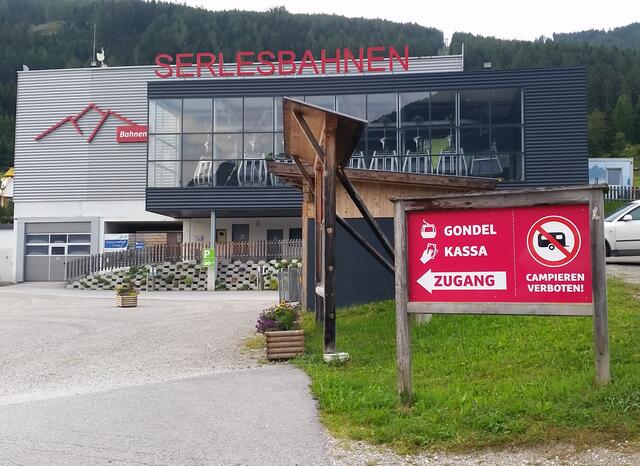 ... auch hier deutliche Hinweise auf das Campingverbot! | Foto: Tiroler Bergwacht - Einsatzstelle Stubai