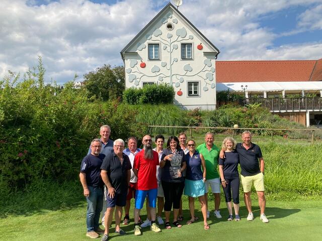 Siegerehrung: 94 Damen und Herren beteiligten sich am Golfturnier der Gemeinde Burgauberg-Neudauberg. | Foto: Gemeinde Burgauberg-Neudauberg