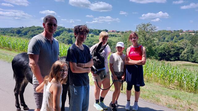 Bewegung und Spaß: Neben dem Theaterspielen in Maria Bild nahmen die Kinder auch an einer Esel-Trekking-Tour teil. 