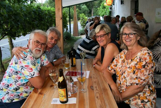 Franz Brenner, Otto Sperl, Ingrid Brenner und Elfriede Sperl sind Stammgäste. | Foto: Christian Nowotny