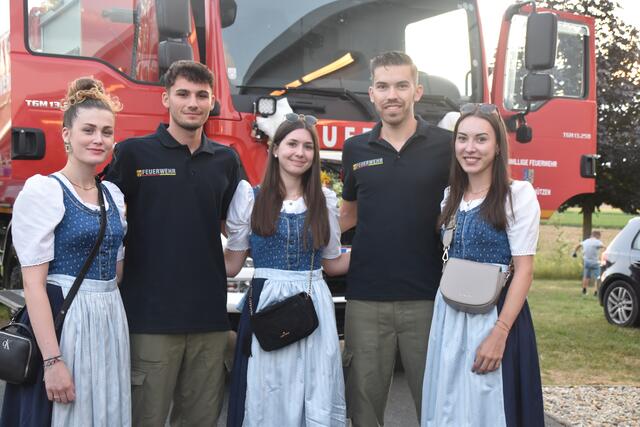 Die Feuerwehr Deutsch Schützen lud zum Fest: Annika Gratzl, Kilian Wallner, Anna Laky, Maximilian Wachter, Lena Marakovits | Foto: Michael Strini
